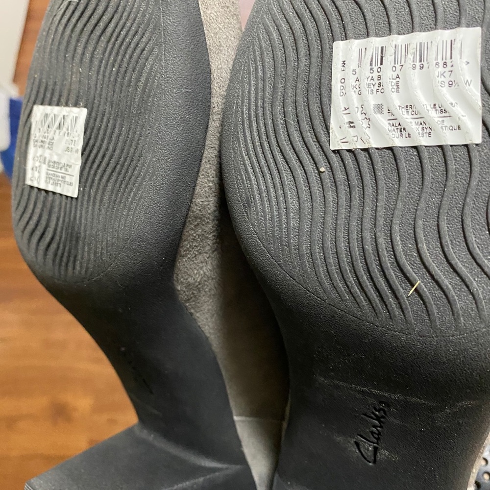 NWT Clarks Gray suede bootie - Picture 4 of 5